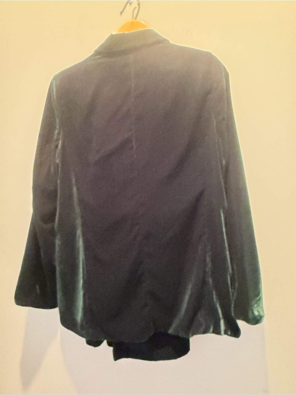 Gibson Latimer Forest Green Velvet Blazer & Pants Suit Set - Picture 4 of 10